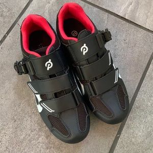 Peloton women’s size 6 (37) cycling shoe.
